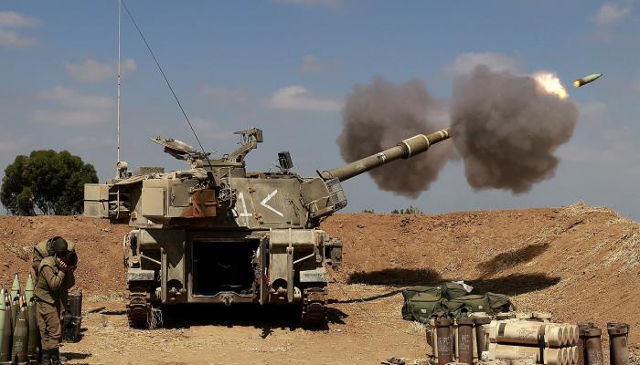قذيفة إسرائيلية على قطاع غزة