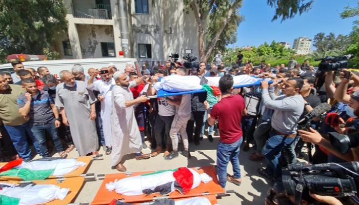 تشييع عائلة فلسطينية قتلت في قصف إسرائيلي بالخطأ