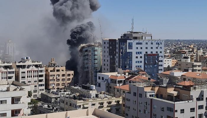جانب من استهداف برج الجلاء في غزة