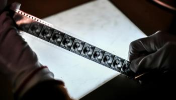 جانب من عملية ترميم الفيلم الصامت نابليون