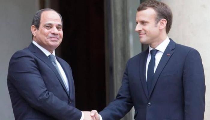 السيسي وماكرون خلال قمة سابقة