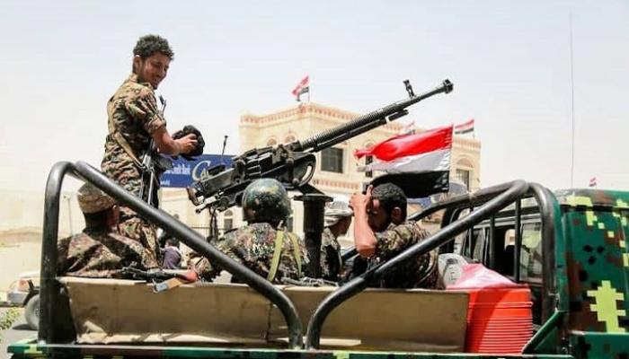 جنود للأمن اليمني على متن دورية بمدينة مأرب