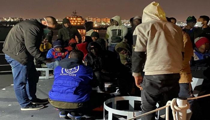 جانب من عملية إنقاذ المهاجرين قبالة ليبيا (منظمة الهجرة)