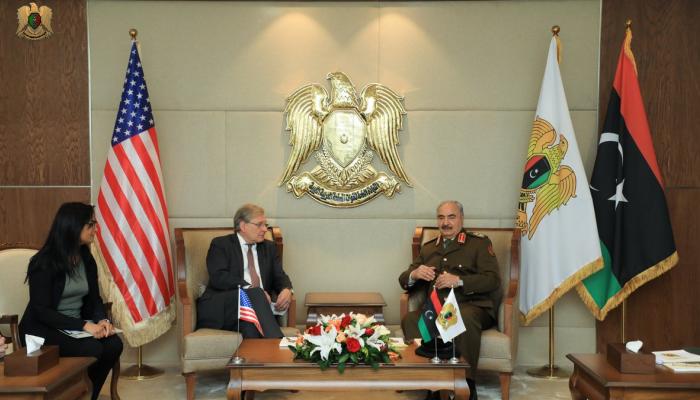 جانب من لقاء سابق بين المشير حفتر والسفير نورلاند