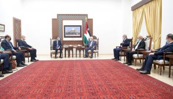 عباس يستقبل الوفد المصري اليوم