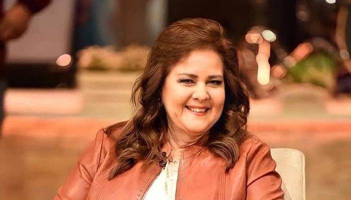 الفنانة دلال عبد العزيز