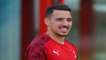 إسماعيل بن ناصر لاعب وسط ميلان