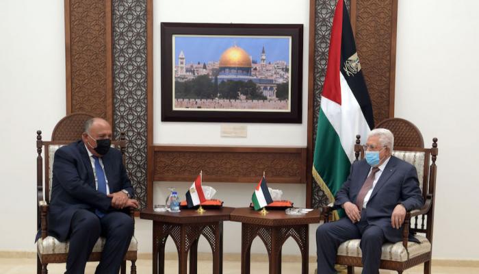 الرئيس الفلسطيني خلال لقاء وزير الخارجية المصري