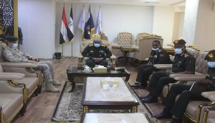 رئيس هيئة الأركان السوداني والملحق العسكري السعودي بالخرطوم