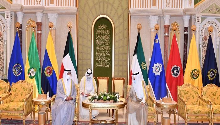 السفير مطر حامد النيادي يقدم أوراق اعتماده إلى أمير الكويت