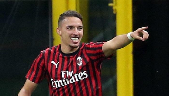 إسماعيل بن ناصر لاعب وسط ميلان
