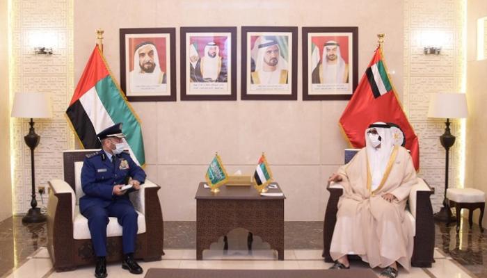 جانب من لقاء محمد بن أحمد البواردي ورئيس هيئة الأركان للقوات المسلحة السعودية