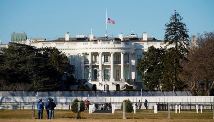 تنكيس الأعلام فوق البيت الأبيض - أرشيفية