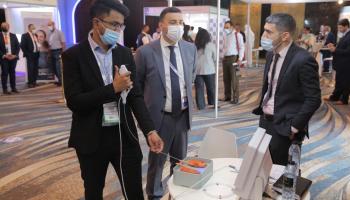 جانب من المعرض المرافق لملتقى تخصصات المسالك البولية في دبي