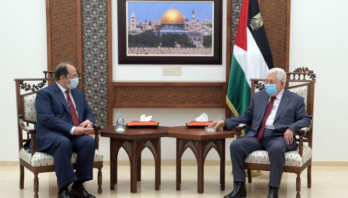 الرئيس محمود عباس واللواء عباس كامل