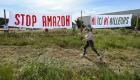 France: Des centaines de personnes manifestent contre l'implantation d'entrepôts Amazon 