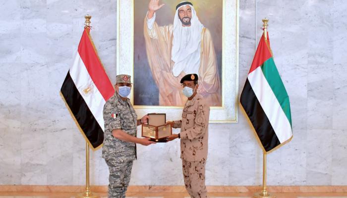 الفريق الركن حمد محمد ثاني الرميثي يستقبل الفريق طيار أركان حرب محمد عباس حلمي