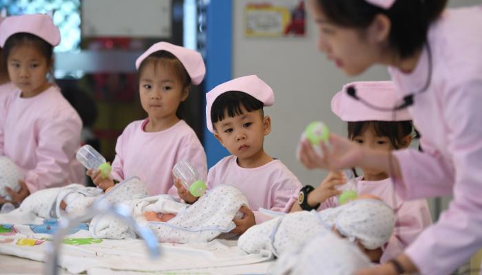 الصين ستسمح للعائلات بإنجاب ثلاثة أطفال 