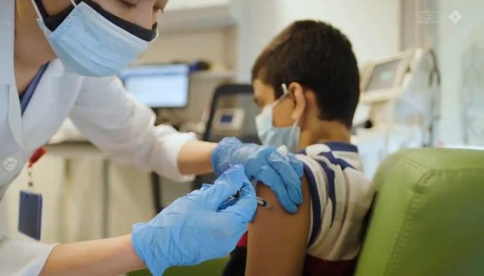 دبي تبدأ تطعيم من هم فوق الـ12 عاما بلقاح 