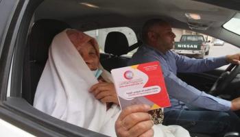 سيدة ليبية بعد حصولها على لقاح كورونا 