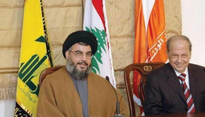 عون ونصرالله خلال توقيع التحالف بينهما عام 2006