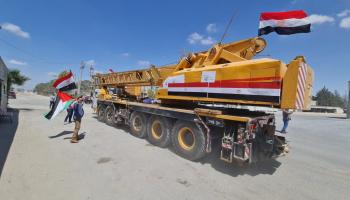 معدات مصرية ثقيلة تدخل غزة للمساهمة بالإعمار
