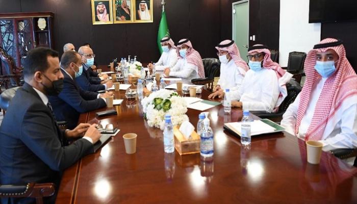 جانب من لقاء الجانب السعودي بوفد الانتقالي المفاوض