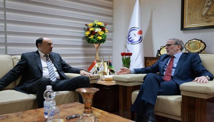 السفير المصري مع رئيس المؤسسة الوطنية الليبية للنفط 