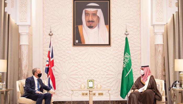 جانب من استقبال ولي العهد السعودي لوزير الخارجية البريطاني (واس)