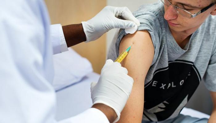 الدنمارك تشجع على التطعيم ضد كورونا بالواقع الافتراضي- أرشيفية