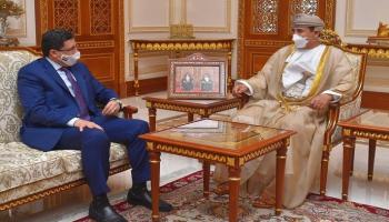 جانب من لقاء بن مبارك ووزير المكتب السلطاني العماني