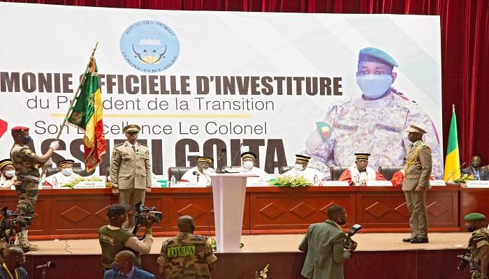 الكولونيل أسيمي جويتا خلال مراسم أداء اليمين الدستوري