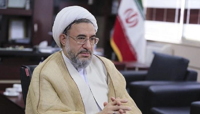 صحيفة إيرانية تهاجم مقرّباً من خامنئي وتصفه بـ"الداعشي" صحيفة إيرانية تهاجم مقرّباً من خامنئي وتصفه بـ"الداعشي"