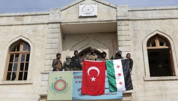 علم تركيا على مبانٍ بعفرين السورية- أرشيفية