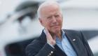 USA: Joe Biden se fait attaquer par une énorme cigale sur le tarmac
