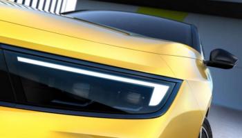تأتي سيارة أوبل Astra الجديدة بلغة تصميمية تمتاز بكشافات نحيفة وخطوط عصرية 