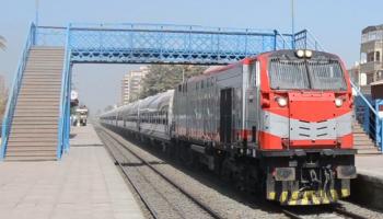 قطار روسي على قضبان سكة حديد مصرية