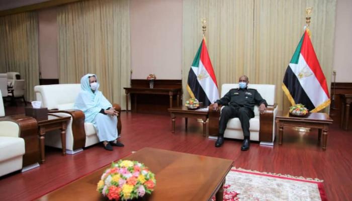 جانب من لقاء البرهان وعائشة السعيد