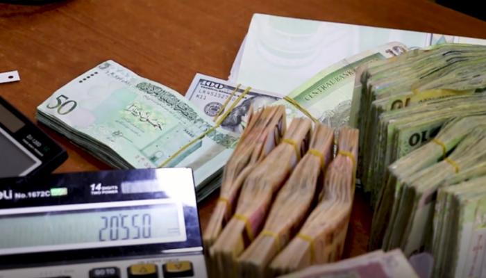 أوراق من فئات متعددة من الدينار الليبي (أرشيفية)
