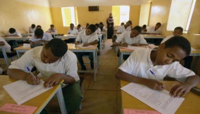طلاب سودانيون بقاعة امتحانات الشهادة الثانوية - أرشيفية