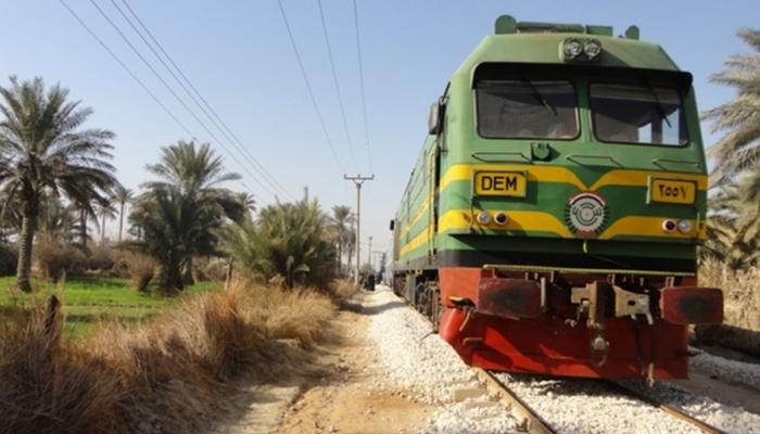 قطار يجتاز مناطق جنوب العراق