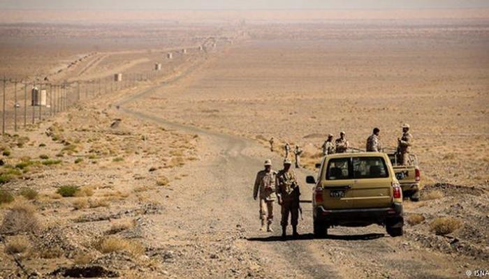عناصر من القوات الإيرانية على الحدود مع أفغانستان