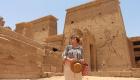  الفنانة الفرنسية ماشا مريل تختتم زيارتها إلى مصر بزيارة معبد "فيلة"