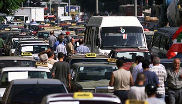 النقل العام يغيب عن شوارع لبنان.