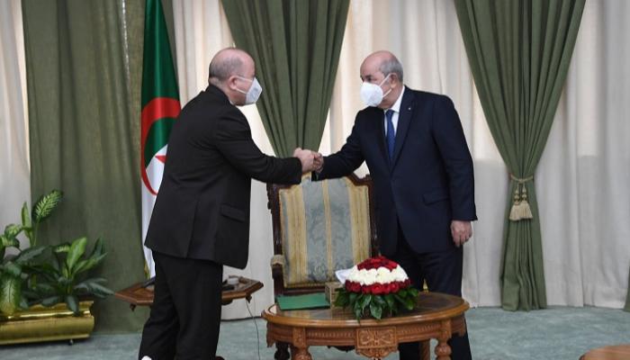الرئيس الجزائري ورئيس وزرائه الجديد خلال تكليفه بالمنصب
