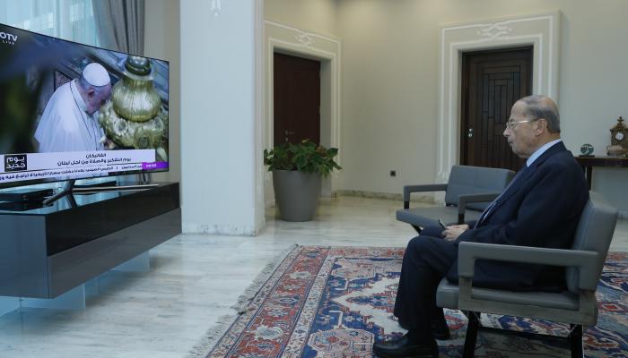 عون يتابع الصلاة في الفاتيكان عبر التلفزيون