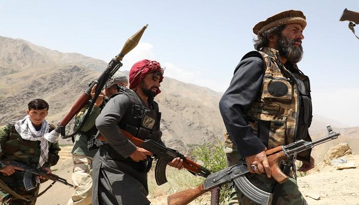 مسلحون مواليون للقوات الأفغانية ضد طالبان