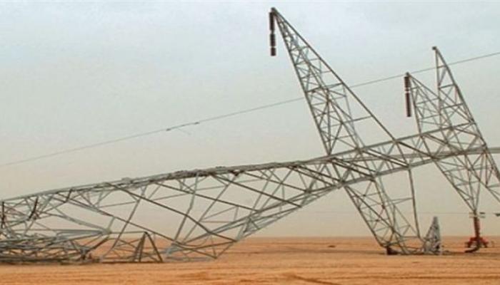 سقوط برج لنقل الطاقة الكهربائية بتفجير شمال العراق (أرشيفية) 