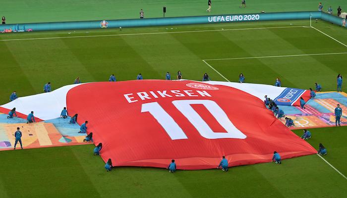 قميص إريكسن نجم منتخب الدنمارك