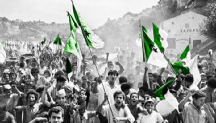 احتفال الجزائريين بنيل استقلالهم قبل 59 عاما - أرشيفية